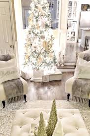 30 Free Best Ways To Decorate The Living Room For Christmas New 2020 Page 19 Of 29 My Blog Christmas Living Rooms Christmas Decorations Living Room Modern Christmas Living Room