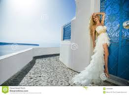 We did not find results for: Die Schone Braut In Einem Hochzeitskleid Auf Santorini In Griechenland Stockfoto Bild Von Fersen Braut 34948880