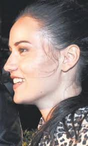 Evcen, iddialarla ilgili olarak 30 yaşındayım. Fahriye Sisti Takvim