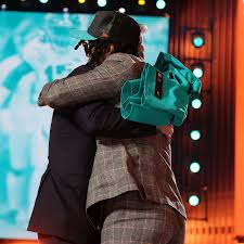 The 2021 nfl draft began thursday night with the first round, where 32 players realized their dream of becoming a pro all of them were drafted in the top 15. Q973msqdqow Gm