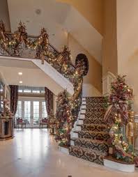 Whether you're going up to bed for sweet dreams or coming down to start a new day, these christmas decorations for your staircase promise a grand—and festive—entrance. Decorate The Stairs For Christmas 38 Beautiful Ideas To Spruce The Holiday Season