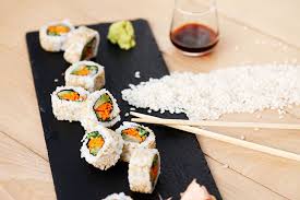 Casi dos anos después (ya con estrella michelin), citamos al chef con masayoshi kazato, el mejor sushiman del mundo. Curso De Cocina Japonesa Sushi Elgustoesnuestro