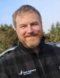 Elisha Wade's Instagram, Twitter & Facebook