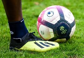 Ligue 1, officially known as ligue 1 uber eats for sponsorship reasons, is a french professional league for men's association football clubs. Le Ballon De La Saison 2020 2021 De Ligue 1 Devoile Besoccer