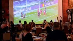 A public showing of a sports match or other event on a large television screen. Kommunen Halten Public Viewing In Restaurants Zur Em Fur Moglich Stern De