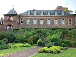 U hoeft dus niet een aparte tegelleverancier, hovenier of transporteur in te schakelen. Burg Wassenberg Wassenberg Updated 2021 Prices