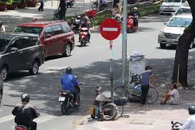 Hoatieu.vn mời bạn đọc cùng tham khảo chi tiết bài viết dưới đây để hiểu rõ hơn về biển báo này nhé. Vo TÆ° Ä'i Vao Ä'Æ°á»ng Má»™t Chiá»u Bao NgÆ°á»i Lao Ä'á»™ng
