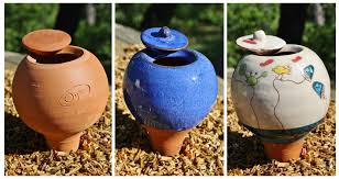 Les Oyas Un Systeme D Arrosage Autonome Ecologique Roselia Garden Systeme D Arrosage Arrosage Potager Permaculture
