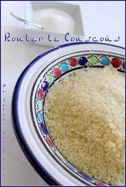 Comment Rouler Le Couscous A La Main Etapes En Video Recette Couscous Semoule Couscous Recette Semoule Couscous