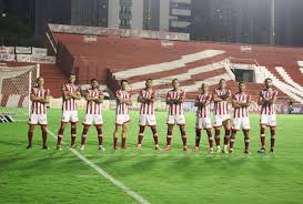 A história do náutico teve início em 1897, com as primeiras articulações em torno da criação de um clube para a prática do remo no rio capibaribe. Clube Nautico Capibaribe