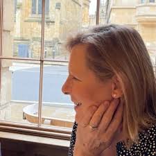 Annette Hardy's Instagram, Twitter & Facebook