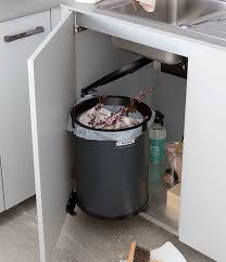 Nous en avons conçu beaucoup à intégrer dans les meubles sous évier , de manière à ce. Meuble De Cuisine 5 Meubles Poubelles Pratiques Et Discrets Mobalpa