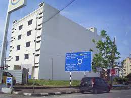 Dalaman cat baru dan dilengkapi dengan siling kapur, lantai jubin(tile), 1 bilik mandi dan 1 bilik tandas. Kuala Terengganu Mapio Net