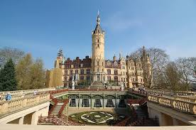 Pulau ini dinamai pulau museum karena. Schwerin Mecklenburg Pomerania Barat Ibu Kota Secara Historis Arsitektur Kastil Tempat Tempat Menarik Jerman Pariwisata Bangunan Taman Kastil Pikist