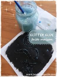 Recette De Glitter Glue Faite Maison La Cour Des Petits Fait Maison Colle A Paillettes Recette Pate A Modeler