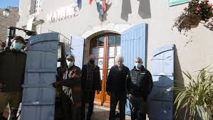 Le secrétariat de la mairie et l'agence postale communale accueillent le public. Serignac Sur Garonne La Mairie Se Refait Une Beaute Ladepeche Fr