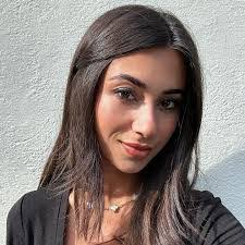 Annie Mcguinness's Instagram, Twitter & Facebook