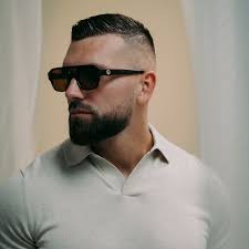 Adrian. Vele mensen vroegen hoe we bij die naam kwamen. Onze zoon is  vernoemd naar de oom van @dorentina, die gestreden heeft voor de vrijheid  van Kosovo. Hij is een van de