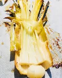 Alain Passard On Instagram Recette Poireaux Au Four Rotir Des Gros Poireaux Avec Un Bel Eclat De Beurre Sale A 150 Degres Pendant 60 70 Mns En Les Retourna I 2020