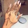 Contoh gambar henna di tangan yang mudah dan simple. 1