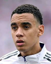 🔴 Manchester United's Casemiro told GQ he believes that Mohamed Salah  should win the Ballon d'Or this year: 🗣️ "For me, the Ballon d'Or should  be Mo Salah." "He's the best player.