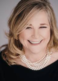 Leslie Appleton's Instagram, Twitter & Facebook