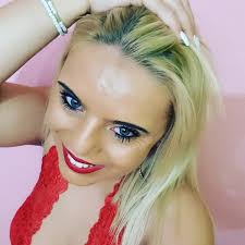 Amar pela Metade” já está disponível em todas as plataformas digitais 😍  Quem já ouviu? Deixamos algumas das imagens deste videoclipe gravado em  Timor para vocês ❤️‍🔥 📸 @ritasxs #calema #voyage #amarpelametade #