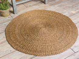 Es hat viele facetten und hochwertige, einfarbige teppiche sind eine bereicherung für viele räume. Runder Seegras Teppich 120 Cm Bloomingville Hier Kaufen