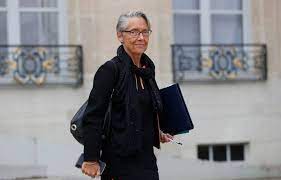 Ce n'est pas que j'aie tout aimé du vent dans le dos ; Reforme Des Retraites En Pleine Greve Elisabeth Borne Part En Vacances A Marrakech