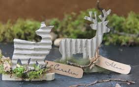 Tannenzapfen mit bunten filzkugeln dekorieren. Diy Herbstliche Tischkarten Aus Wellpappe Und Filz Mit Vorlage Tischlein Deck Dich