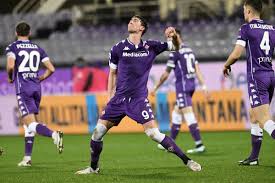 Crotone attempts comeback in second half with goal from simy but it wasn't enough, fiorentina secure 3 points at home with bonaventura and vlahović goals. Fiorentina Crotone 2 1 Viola Allontanano Zona Retrocessione E Ms