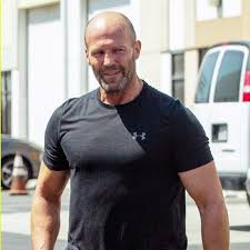 When a mysterious woman seduces dominic toretto into the world of terrorism and a betrayal of those closest to him, the crew face trials that will test them as never before. Jason Statham Su Instagram Legend Jasonstatham Daddyjason Statham In 2021 Schweighofer Schauspieler