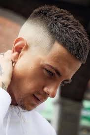 Side swept undercut lebih cocok untuk pria berwajah bulat sehingga membiarkan rambut yang ada pada bagian atas lumayan panjang. 96 Ide Hair Style Di 2021 Rambut Pria Gaya Rambut Pria Potongan Rambut Pria