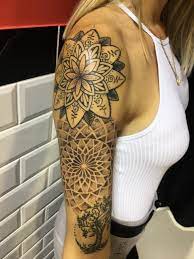 Westend Tattoo Wien Wientattoo Tattoovienna Tattoo Linetattoo Linework Back Tattoo Tattoo Ideen Unterarm Frau Tattoo Ganzer Arm Frau Tattoo Oberarm Frau