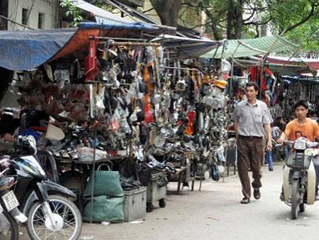 Cách mua hàng cũ ở Chợ Trời Hà Nội để không bị hớ