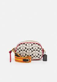 Coach x keith haring white crossbody clutch — $195. Coach Coach X Disney Keith Haring Signature Badge Camera Cross Umhangetasche Chalk Black Offwhite Zalando De