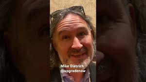 Mike Dietrich ‪@upgradenow‬ nos mandó un saludo a los seguidores de Café  Database en el OCW2023 🎉👋