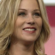 Christina applegate has been diagnosed with multiple sclerosis. Zwei Jahre Nach Einer Schweren Brustkrebsoperation Erwartet Schauspielerin Christina Applegate Ihr Erstes Kind Stars