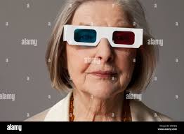 ältere frauen mit brille -Fotos und -Bildmaterial in hoher Auflösung – Alamy