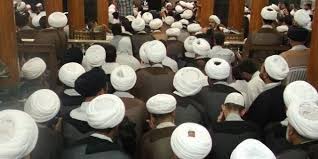 وأخي الثاني اسمُه بَشِيرٌ، وعمرُه ثَمـانيَ عشرةَ سنةً، وهو طالبٌ في كليةِ التربيةِ. Ø§Ù„Ø­ÙˆØ«ÙŠÙˆÙ† ÙŠÙØ±Ø¶ÙˆÙ† Ø§Ù„Ø®Ù…Ø³ Ø¹Ù„Ù‰ Ø§Ù„ÙŠÙ…Ù†ÙŠÙŠÙ† Ù„ØªØ­ÙˆÙŠÙ„Ù‡Ø§ Ù„ØµØ§Ù„Ø­ Ø§Ù„Ù…Ø±Ø§Ø¬Ø¹Ø§Øª Ø§Ù„Ø´ÙŠØ¹ÙŠØ© ÙÙŠ Ù‚Ù… ÙˆØ§Ù„Ù†Ø¬Ù Ø§Ù„Ù…Ø´Ù‡Ø¯ Ø§Ù„ÙŠÙ…Ù†ÙŠ