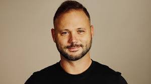 Von Wiggins's Instagram, Twitter & Facebook