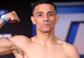 Luis Alberto Lopez Feels Warrington is Dirty Fighter, Aims To Knock Him Out  : r/Boxing