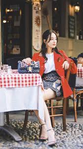 試駕報告》gogoro viva mix 挑戰新神車 《枕上書》鳳東cp狂虐單身狗 迪麗熱巴被霸氣解扣羞紅臉. Dilraba è¿ªä¸½çƒ­å·´on Twitter Mobile Wallpapers