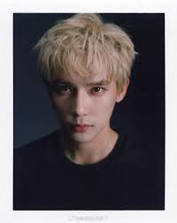 🔥 VƯƠNG AN VŨ ĐU TREND POLAROID XÉ VỚI MÁI TÓC BẠCH KIM