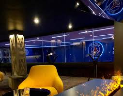 Parcourez le plan du stade avant votre venue pour repérer votre porte d'accès et les zones de services qui vous intéressent. Psg A Quoi Ressemble Le Nouvel Espace Vip La Galerie Du Parc Des Princes Avec Vue Sur Le Tunnel D Entree Des Joueurs Sportbuzzbusiness Fr