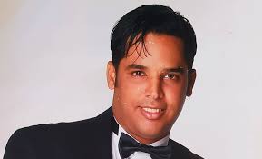 CAPSULA HISTORICA ARMANDO ENRIQUE, CANTANTE MULTI-INSTRUMENTISTA GRABA EL  "No100" Comenzaba el año 1999, el 15 de Enero, para ser exactos cuando Armando  Enrique entra en LOS MELÓDICOS. En una "movida de mata"