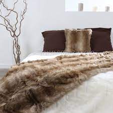 Lenzuola, copripiumini, pigiami e tantissime idee arredo casa. Runner Da Letto In Ecopelliccia Caraju Biancheria Da Letto Eminza