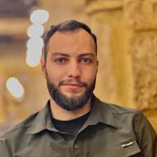 لي بيخلي زهراء قبيسي توقف هيك وقفة قول أمير المؤمنين(ع) والله لو لقيتهم  فردًا وهم ملء الأرض... واقتداء بالسيدة زينب(ع) لي وقفت بوجه يزيد وبالسيدة  الزهراء(ع) لي وقفت بوجه الظالمين والمعتدين