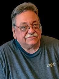 Robert Ripa's Instagram, Twitter & Facebook