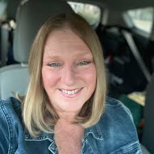 Deborah Kinsey's Instagram, Twitter & Facebook